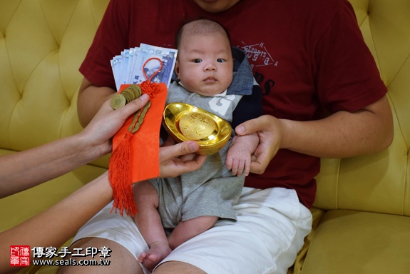 剃胎毛、滿月剃頭、嬰兒剃頭、嬰兒理髮、嬰兒剃髮、嬰兒剃胎毛、嬰兒滿月剃頭、寶寶剃頭、剃胎毛儀式、剃胎毛吉祥話、滿月剃頭儀式、滿月剃頭吉祥話、寶寶剃胎毛、寶寶滿月剃頭理髮、 新北泰山區剃胎毛、新北泰山區滿月剃頭、 新北泰山區嬰兒剃頭剃胎毛、新北泰山區嬰兒理髮、新北泰山區嬰兒剃髮、黃寶寶(新北泰山區到府嬰兒寶寶滿月剃頭理髮、免費到府嬰兒剃胎毛儀式吉祥話)。到府剃頭剃胎毛主持、專業拍照、DVD光碟、證書。★購買「臍帶章、肚臍章、胎毛筆刷印章」贈送：剃頭、收涎、抓周，三選一。2016.09.28  照片16