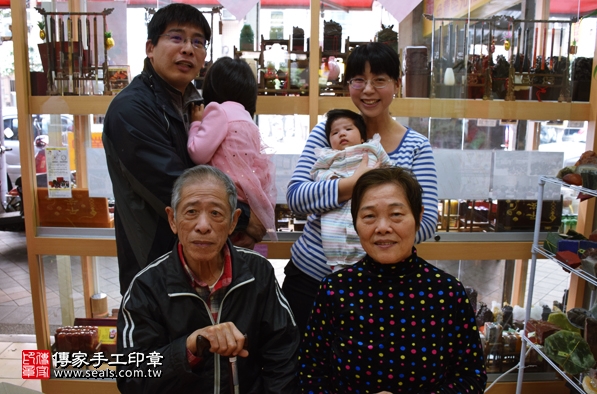 剃胎毛、滿月剃頭、嬰兒剃頭、嬰兒理髮、嬰兒剃髮、嬰兒剃胎毛、嬰兒滿月剃頭、寶寶剃頭、剃胎毛儀式、剃胎毛吉祥話、滿月剃頭儀式、滿月剃頭吉祥話、寶寶剃胎毛、寶寶滿月剃頭理髮、新北永和區剃胎毛、新北永和區滿月剃頭、新北永和區嬰兒剃頭剃胎毛、新北永和區嬰兒理髮、新北永和區嬰兒剃髮、朱寶寶(新北永和區嬰兒寶寶滿月剃頭理髮、免費嬰兒剃胎毛儀式吉祥話)。中國風會場，爸媽寶貝免費穿「日中韓」古裝禮服。專業拍照、DVD光碟、證書。★購買「臍帶章、肚臍章、胎毛筆刷印章」贈送：剃頭、收涎、抓周，三選一。2016.02.28 照片2