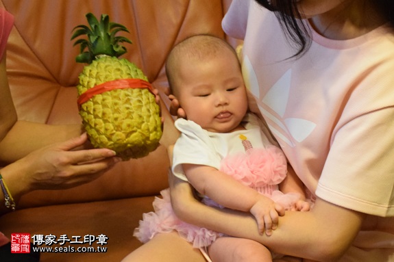剃胎毛、滿月剃頭、嬰兒剃頭、嬰兒理髮、嬰兒剃髮、嬰兒剃胎毛、嬰兒滿月剃頭、寶寶剃頭、剃胎毛儀式、剃胎毛吉祥話、滿月剃頭儀式、滿月剃頭吉祥話、寶寶剃胎毛、寶寶滿月剃頭理髮、 新北市三峽地區剃胎毛、新北市三峽地區滿月剃頭、新北市三峽地區嬰兒剃頭剃胎毛、新北市三峽地區嬰兒理髮、新北市嬰兒剃髮、湯寶寶(新北三峽區到府嬰兒寶寶滿月剃頭理髮、免費到府嬰兒剃胎毛儀式吉祥話)。到府剃頭剃胎毛主持、專業拍照、DVD光碟、證書。★購買「臍帶章、肚臍章、胎毛筆刷印章」贈送：剃頭、收涎、抓周，三選一。2017.09.11照片12