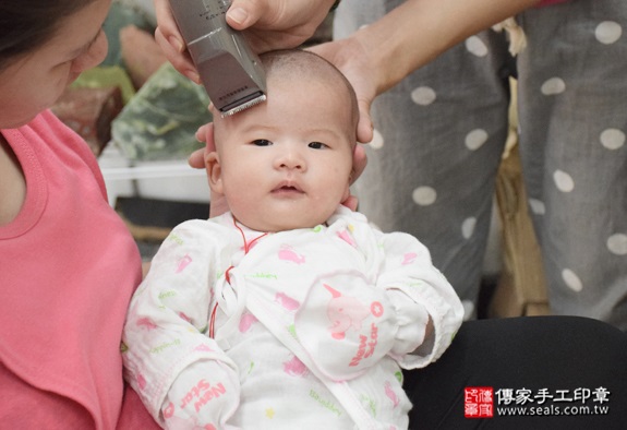 剃胎毛、滿月剃頭、嬰兒剃頭、嬰兒理髮、嬰兒剃髮、嬰兒剃胎毛、嬰兒滿月剃頭、寶寶剃頭、剃胎毛儀式、剃胎毛吉祥話、滿月剃頭儀式、滿月剃頭吉祥話、寶寶剃胎毛、寶寶滿月剃頭理髮、新北永和區剃胎毛、新北永和區滿月剃頭、新北永和區嬰兒剃頭剃胎毛、新北永和區嬰兒理髮、新北永和區嬰兒剃髮、柯寶寶(新北永和區嬰兒寶寶滿月剃頭理髮、免費嬰兒剃胎毛儀式吉祥話)。中國風會場，爸媽寶貝免費穿「日中韓」古裝禮服。專業拍照、DVD光碟、證書。★購買「臍帶章、肚臍章、胎毛筆刷印章」贈送：剃頭、收涎、抓周，三選一。2016.07.24  照片18
