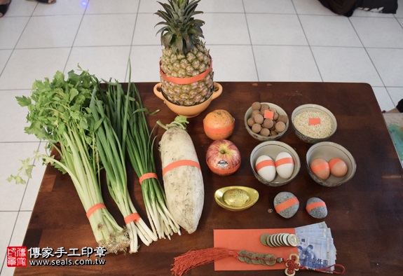 剃胎毛、滿月剃頭、嬰兒剃頭、嬰兒理髮、嬰兒剃髮、嬰兒剃胎毛、嬰兒滿月剃頭、寶寶剃頭、剃胎毛儀式、剃胎毛吉祥話、滿月剃頭儀式、滿月剃頭吉祥話、寶寶剃胎毛、寶寶滿月剃頭理髮、 台北中正區剃胎毛、台北中正區滿月剃頭、 台北中正區嬰兒剃頭剃胎毛、台北中正區嬰兒理髮、台北中正區嬰兒剃髮、張哥哥(台北中正區到府嬰兒寶寶滿月剃頭理髮、免費到府嬰兒剃胎毛儀式吉祥話)。到府剃頭剃胎毛主持、專業拍照、DVD光碟、證書。★購買「臍帶章、肚臍章、胎毛筆刷印章」贈送：剃頭、收涎、抓周，三選一。2016.04.16  照片1