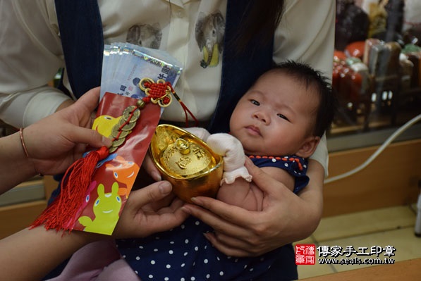 剃胎毛、滿月剃頭、嬰兒剃頭、嬰兒理髮、嬰兒剃髮、嬰兒剃胎毛、嬰兒滿月剃頭、寶寶剃頭、剃胎毛儀式、剃胎毛吉祥話、滿月剃頭儀式、滿月剃頭吉祥話、寶寶剃胎毛、寶寶滿月剃頭理髮、新北永和區剃胎毛、新北永和區滿月剃頭、新北永和區嬰兒剃頭剃胎毛、新北永和區嬰兒理髮、新北永和區嬰兒剃髮、蔡寶寶(新北永和區嬰兒寶寶滿月剃頭理髮、免費嬰兒剃胎毛儀式吉祥話)。中國風會場，爸媽寶貝免費穿「日中韓」古裝禮服。專業拍照、DVD光碟、證書。★購買「臍帶章、肚臍章、胎毛筆刷印章」贈送：剃頭、收涎、抓周，三選一。2016.04.06  照片15