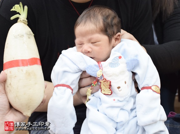 剃胎毛、滿月剃頭、嬰兒剃頭、嬰兒理髮、嬰兒剃髮、嬰兒剃胎毛、嬰兒滿月剃頭、寶寶剃頭、剃胎毛儀式、剃胎毛吉祥話、滿月剃頭儀式、滿月剃頭吉祥話、寶寶剃胎毛、寶寶滿月剃頭理髮、新北永和區剃胎毛、新北永和區滿月剃頭、新北永和區嬰兒剃頭剃胎毛、新北永和區嬰兒理髮、新北永和區嬰兒剃髮、陳寶寶(新北永和區嬰兒寶寶滿月剃頭理髮、免費嬰兒剃胎毛儀式吉祥話)。中國風會場，爸媽寶貝免費穿「日中韓」古裝禮服。專業拍照、DVD光碟、證書。★購買「臍帶章、肚臍章、胎毛筆刷印章」贈送：剃頭、收涎、抓周，三選一。2015.12.21 照片12