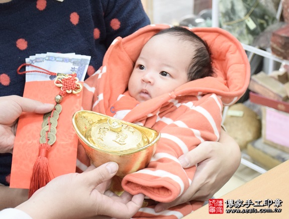 剃胎毛、滿月剃頭、嬰兒剃頭、嬰兒理髮、嬰兒剃髮、嬰兒剃胎毛、嬰兒滿月剃頭、寶寶剃頭、剃胎毛儀式、剃胎毛吉祥話、滿月剃頭儀式、滿月剃頭吉祥話、寶寶剃胎毛、寶寶滿月剃頭理髮、新北永和區剃胎毛、新北永和區滿月剃頭、新北永和區嬰兒剃頭剃胎毛、新北永和區嬰兒理髮、新北永和區嬰兒剃髮、林寶寶(新北永和區嬰兒寶寶滿月剃頭理髮、免費嬰兒剃胎毛儀式吉祥話)。中國風會場，爸媽寶貝免費穿「日中韓」古裝禮服。專業拍照、DVD光碟、證書。★購買「臍帶章、肚臍章、胎毛筆刷印章」贈送：剃頭、收涎、抓周，三選一。2015.12.18 照片15