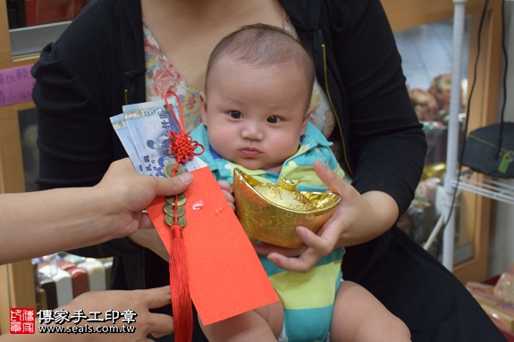 剃胎毛、滿月剃頭、嬰兒剃頭、嬰兒理髮、嬰兒剃髮、嬰兒剃胎毛、嬰兒滿月剃頭、寶寶剃頭、剃胎毛儀式、剃胎毛吉祥話、滿月剃頭儀式、滿月剃頭吉祥話、寶寶剃胎毛、寶寶滿月剃頭理髮、 新北市永和地區剃胎毛、新北市永和地區滿月剃頭、新北市永和地區嬰兒剃頭剃胎毛、新北市永和地區嬰兒理髮、新北市嬰兒剃髮、游寶寶(新北永和區嬰兒寶寶滿月剃頭理髮、免費嬰兒剃胎毛儀式吉祥話)。中國風會場，爸媽寶貝免費穿「日中韓」古裝禮服。專業拍照、DVD光碟、證書。★購買「臍帶章、肚臍章、胎毛筆刷印章」贈送：剃頭、收涎、抓周，三選一。2017.09.24照片15