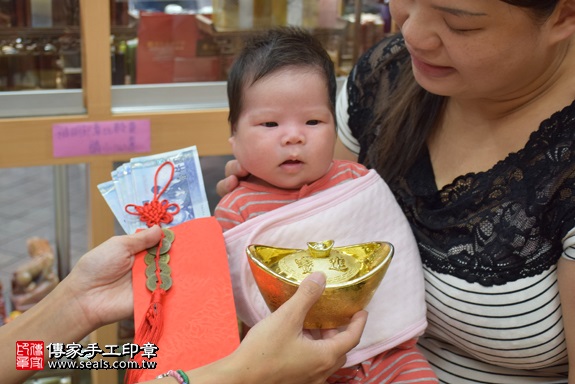 剃胎毛、滿月剃頭、嬰兒剃頭、嬰兒理髮、嬰兒剃髮、嬰兒剃胎毛、嬰兒滿月剃頭、寶寶剃頭、剃胎毛儀式、剃胎毛吉祥話、滿月剃頭儀式、滿月剃頭吉祥話、寶寶剃胎毛、寶寶滿月剃頭理髮、 新北市永和地區剃胎毛、新北市永和地區滿月剃頭、新北市永和地區嬰兒剃頭剃胎毛、新北市永和地區嬰兒理髮、新北市嬰兒剃髮、李寶寶(新北永和區嬰兒寶寶滿月剃頭理髮、免費嬰兒剃胎毛儀式吉祥話)。中國風會場，爸媽寶貝免費穿「日中韓」古裝禮服。專業拍照、DVD光碟、證書。★購買「臍帶章、肚臍章、胎毛筆刷印章」贈送：剃頭、收涎、抓周，三選一。2017.10.02照片15