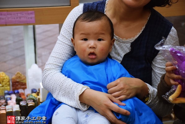 剃胎毛、滿月剃頭、嬰兒剃頭、嬰兒理髮、嬰兒剃髮、嬰兒剃胎毛、嬰兒滿月剃頭、寶寶剃頭、剃胎毛儀式、剃胎毛吉祥話、滿月剃頭儀式、滿月剃頭吉祥話、寶寶剃胎毛、寶寶滿月剃頭理髮、新北永和區剃胎毛、新北永和區滿月剃頭、新北永和區嬰兒剃頭剃胎毛、新北永和區嬰兒理髮、新北永和區嬰兒剃髮、林寶寶(新北永和區嬰兒寶寶滿月剃頭理髮、免費嬰兒剃胎毛儀式吉祥話)。中國風會場，爸媽寶貝免費穿「日中韓」古裝禮服。專業拍照、DVD光碟、證書。★購買「臍帶章、肚臍章、胎毛筆刷印章」贈送：剃頭、收涎、抓周，三選一。2016.04.30  照片16
