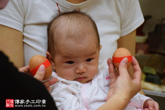 剃胎毛、滿月剃頭、嬰兒剃頭、嬰兒理髮、嬰兒剃髮、嬰兒剃胎毛、嬰兒滿月剃頭、寶寶剃頭、剃胎毛儀式、剃胎毛吉祥話、滿月剃頭儀式、滿月剃頭吉祥話、寶寶剃胎毛、寶寶滿月剃頭理髮、新北永和區剃胎毛、新北永和區滿月剃頭、新北永和區嬰兒剃頭剃胎毛、新北永和區嬰兒理髮、新北永和區嬰兒剃髮、張寶寶(新北永和區嬰兒寶寶滿月剃頭理髮、免費嬰兒剃胎毛儀式吉祥話)。中國風會場，爸媽寶貝免費穿「日中韓」古裝禮服。專業拍照、DVD光碟、證書。★購買「臍帶章、肚臍章、胎毛筆刷印章」贈送：剃頭、收涎、抓周，三選一。2016.10.08 照片4