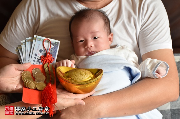 剃胎毛、滿月剃頭、嬰兒剃頭、嬰兒理髮、嬰兒剃髮、嬰兒剃胎毛、嬰兒滿月剃頭、寶寶剃頭、剃胎毛儀式、剃胎毛吉祥話、滿月剃頭儀式、滿月剃頭吉祥話、寶寶剃胎毛、寶寶滿月剃頭理髮、 新北板橋區剃胎毛、新北板橋區滿月剃頭、 新北板橋區嬰兒剃頭剃胎毛、新北板橋區嬰兒理髮、新北板橋區嬰兒剃髮、張寶寶(新北板橋區到府嬰兒寶寶滿月剃頭理髮、免費到府嬰兒剃胎毛儀式吉祥話)。到府剃頭剃胎毛主持、專業拍照、DVD光碟、證書。★購買「臍帶章、肚臍章、胎毛筆刷印章」贈送：剃頭、收涎、抓周，三選一。2017.05.11  照片15