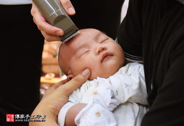 剃胎毛、滿月剃頭、嬰兒剃頭、嬰兒理髮、嬰兒剃髮、嬰兒剃胎毛、嬰兒滿月剃頭、寶寶剃頭、剃胎毛儀式、剃胎毛吉祥話、滿月剃頭儀式、滿月剃頭吉祥話、寶寶剃胎毛、寶寶滿月剃頭理髮、新北永和區剃胎毛、新北永和區滿月剃頭、新北永和區嬰兒剃頭剃胎毛、新北永和區嬰兒理髮、新北永和區嬰兒剃髮、陳寶寶(新北永和區嬰兒寶寶滿月剃頭理髮、免費嬰兒剃胎毛儀式吉祥話)。中國風會場，爸媽寶貝免費穿「日中韓」古裝禮服。專業拍照、DVD光碟、證書。★購買「臍帶章、肚臍章、胎毛筆刷印章」贈送：剃頭、收涎、抓周，三選一。2016.05.14  照片18