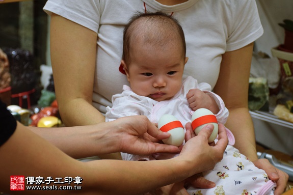 剃胎毛、滿月剃頭、嬰兒剃頭、嬰兒理髮、嬰兒剃髮、嬰兒剃胎毛、嬰兒滿月剃頭、寶寶剃頭、剃胎毛儀式、剃胎毛吉祥話、滿月剃頭儀式、滿月剃頭吉祥話、寶寶剃胎毛、寶寶滿月剃頭理髮、新北永和區剃胎毛、新北永和區滿月剃頭、新北永和區嬰兒剃頭剃胎毛、新北永和區嬰兒理髮、新北永和區嬰兒剃髮、張寶寶(新北永和區嬰兒寶寶滿月剃頭理髮、免費嬰兒剃胎毛儀式吉祥話)。中國風會場，爸媽寶貝免費穿「日中韓」古裝禮服。專業拍照、DVD光碟、證書。★購買「臍帶章、肚臍章、胎毛筆刷印章」贈送：剃頭、收涎、抓周，三選一。2016.10.08 照片5