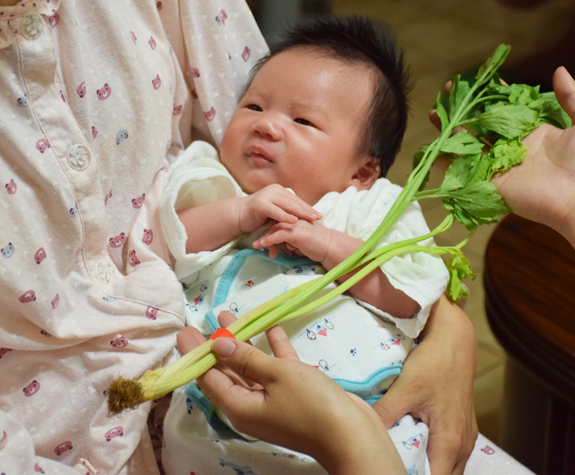 石寶寶(台中北區到府嬰兒寶寶滿月剃頭理髮、免費到府嬰兒剃胎毛儀式吉祥話)。到府剃頭剃胎毛主持、專業拍照、DVD光碟、證書。★購買「臍帶章、肚臍章、胎毛筆刷印章」贈送：剃頭、收涎、抓周，三選一。2015.08.10 照片10