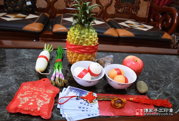 剃胎毛、滿月剃頭、嬰兒剃頭、嬰兒理髮、嬰兒剃髮、嬰兒剃胎毛、嬰兒滿月剃頭、寶寶剃頭、剃胎毛儀式、剃胎毛吉祥話、滿月剃頭儀式、滿月剃頭吉祥話、寶寶剃胎毛、寶寶滿月剃頭理髮、 台中北區剃胎毛、台中北區滿月剃頭、 台中北區嬰兒剃頭剃胎毛、台中北區嬰兒理髮、台中北區嬰兒剃髮、游寶寶(台中北區到府嬰兒寶寶滿月剃頭理髮、免費到府嬰兒剃胎毛儀式吉祥話)。到府剃頭剃胎毛主持、專業拍照、DVD光碟、證書。★購買「臍帶章、肚臍章、胎毛筆刷印章」贈送：剃頭、收涎、抓周，三選一。2016.04.07  照片1