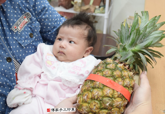 劉寶寶(新北永和區嬰兒寶寶滿月剃頭理髮、免費嬰兒剃胎毛儀式吉祥話)。中國風會場，爸媽寶貝免費穿「日中韓」古裝禮服。專業拍照、DVD光碟、證書。★購買「臍帶章、肚臍章、胎毛筆刷印章」贈送：剃頭、收涎、抓周，三選一。 2015.11.26 照片13