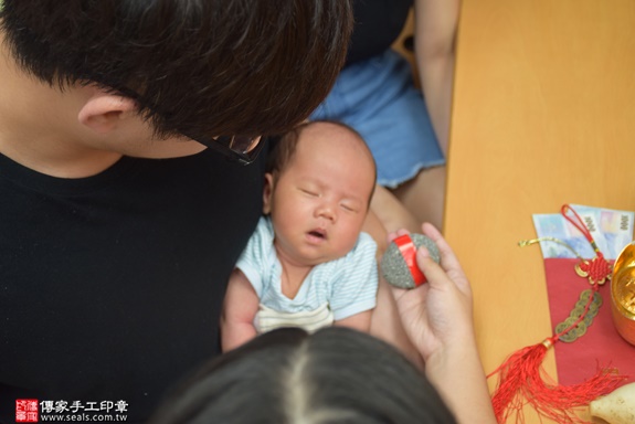 剃胎毛、滿月剃頭、嬰兒剃頭、嬰兒理髮、嬰兒剃髮、嬰兒剃胎毛、嬰兒滿月剃頭、寶寶剃頭、剃胎毛儀式、剃胎毛吉祥話、滿月剃頭儀式、滿月剃頭吉祥話、寶寶剃胎毛、寶寶滿月剃頭理髮、 台中北區剃胎毛、台中北區滿月剃頭、 台中北區嬰兒剃頭剃胎毛、台中北區嬰兒理髮、台中北區嬰兒剃髮、蔡寶寶(台中北區到府嬰兒寶寶滿月剃頭理髮、免費到府嬰兒剃胎毛儀式吉祥話)。到府剃頭剃胎毛主持、專業拍照、DVD光碟、證書。★購買「臍帶章、肚臍章、胎毛筆刷印章」贈送：剃頭、收涎、抓周，三選一。2016.06.03  照片5
