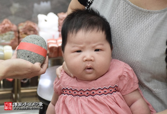 剃胎毛、滿月剃頭、嬰兒剃頭、嬰兒理髮、嬰兒剃髮、嬰兒剃胎毛、嬰兒滿月剃頭、寶寶剃頭、剃胎毛儀式、剃胎毛吉祥話、滿月剃頭儀式、滿月剃頭吉祥話、寶寶剃胎毛、寶寶滿月剃頭理髮、新北永和區剃胎毛、新北永和區滿月剃頭、新北永和區嬰兒剃頭剃胎毛、新北永和區嬰兒理髮、新北永和區嬰兒剃髮、蔡寶寶(新北永和區嬰兒寶寶滿月剃頭理髮、免費嬰兒剃胎毛儀式吉祥話)。中國風會場，爸媽寶貝免費穿「日中韓」古裝禮服。專業拍照、DVD光碟、證書。★購買「臍帶章、肚臍章、胎毛筆刷印章」贈送：剃頭、收涎、抓周，三選一。2016.05.28  照片5