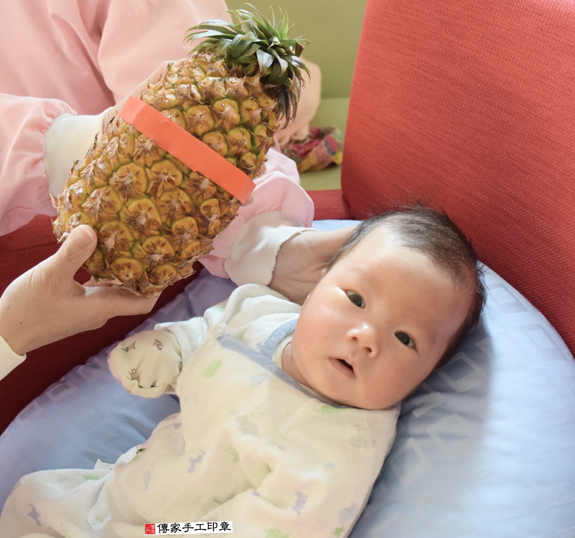 山並寶寶(台北士林區到府嬰兒寶寶滿月剃頭理髮、免費到府嬰兒剃胎毛儀式吉祥話)。到府剃頭剃胎毛主持、專業拍照、DVD光碟、證書。★購買「臍帶章、肚臍章、胎毛筆刷印章」贈送：剃頭、收涎、抓周，三選一。2015.11.12 照片14