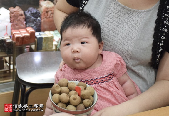 剃胎毛、滿月剃頭、嬰兒剃頭、嬰兒理髮、嬰兒剃髮、嬰兒剃胎毛、嬰兒滿月剃頭、寶寶剃頭、剃胎毛儀式、剃胎毛吉祥話、滿月剃頭儀式、滿月剃頭吉祥話、寶寶剃胎毛、寶寶滿月剃頭理髮、新北永和區剃胎毛、新北永和區滿月剃頭、新北永和區嬰兒剃頭剃胎毛、新北永和區嬰兒理髮、新北永和區嬰兒剃髮、蔡寶寶(新北永和區嬰兒寶寶滿月剃頭理髮、免費嬰兒剃胎毛儀式吉祥話)。中國風會場，爸媽寶貝免費穿「日中韓」古裝禮服。專業拍照、DVD光碟、證書。★購買「臍帶章、肚臍章、胎毛筆刷印章」贈送：剃頭、收涎、抓周，三選一。2016.05.28  照片7