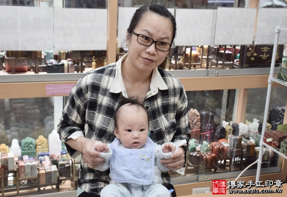剃胎毛、滿月剃頭、嬰兒剃頭、嬰兒理髮、嬰兒剃髮、嬰兒剃胎毛、嬰兒滿月剃頭、寶寶剃頭、剃胎毛儀式、剃胎毛吉祥話、滿月剃頭儀式、滿月剃頭吉祥話、寶寶剃胎毛、寶寶滿月剃頭理髮、新北永和區剃胎毛、新北永和區滿月剃頭、新北永和區嬰兒剃頭剃胎毛、新北永和區嬰兒理髮、新北永和區嬰兒剃髮、周寶寶(新北永和區嬰兒寶寶滿月剃頭理髮、免費嬰兒剃胎毛儀式吉祥話)。中國風會場，爸媽寶貝免費穿「日中韓」古裝禮服。專業拍照、DVD光碟、證書。★購買「臍帶章、肚臍章、胎毛筆刷印章」贈送：剃頭、收涎、抓周，三選一。2016.03.31 照片2