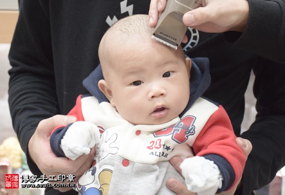 剃胎毛、滿月剃頭、嬰兒剃頭、嬰兒理髮、嬰兒剃髮、嬰兒剃胎毛、嬰兒滿月剃頭、寶寶剃頭、剃胎毛儀式、剃胎毛吉祥話、滿月剃頭儀式、滿月剃頭吉祥話、寶寶剃胎毛、寶寶滿月剃頭理髮、新北永和區剃胎毛、新北永和區滿月剃頭、新北永和區嬰兒剃頭剃胎毛、新北永和區嬰兒理髮、新北永和區嬰兒剃髮、吳寶寶(新北永和區嬰兒寶寶滿月剃頭理髮、免費嬰兒剃胎毛儀式吉祥話)。中國風會場，爸媽寶貝免費穿「日中韓」古裝禮服。專業拍照、DVD光碟、證書。★購買「臍帶章、肚臍章、胎毛筆刷印章」贈送：剃頭、收涎、抓周，三選一。2016.01.31 照片20