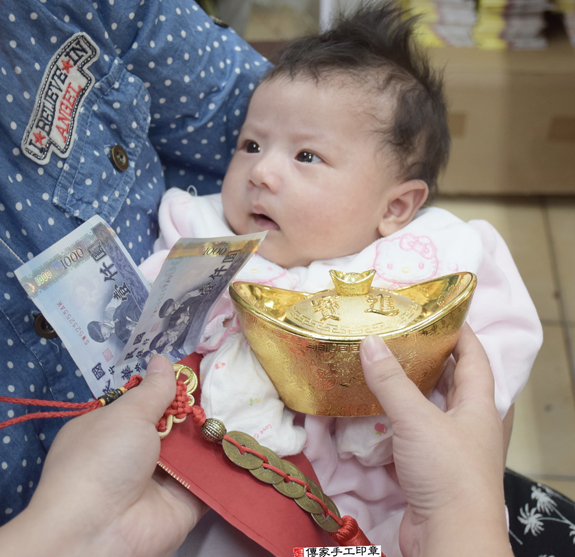 劉寶寶(新北永和區嬰兒寶寶滿月剃頭理髮、免費嬰兒剃胎毛儀式吉祥話)。中國風會場，爸媽寶貝免費穿「日中韓」古裝禮服。專業拍照、DVD光碟、證書。★購買「臍帶章、肚臍章、胎毛筆刷印章」贈送：剃頭、收涎、抓周，三選一。 2015.11.26 照片14