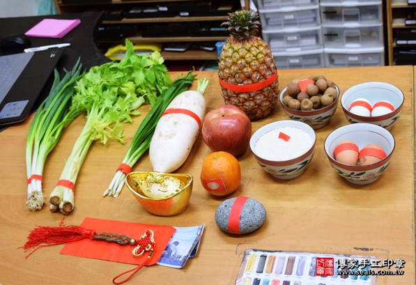 剃胎毛、滿月剃頭、嬰兒剃頭、嬰兒理髮、嬰兒剃髮、嬰兒剃胎毛、嬰兒滿月剃頭、寶寶剃頭、剃胎毛儀式、剃胎毛吉祥話、滿月剃頭儀式、滿月剃頭吉祥話、寶寶剃胎毛、寶寶滿月剃頭理髮、新北永和區剃胎毛、新北永和區滿月剃頭、新北永和區嬰兒剃頭剃胎毛、新北永和區嬰兒理髮、新北永和區嬰兒剃髮、陳寶寶(新北永和區嬰兒寶寶滿月剃頭理髮、免費嬰兒剃胎毛儀式吉祥話)。中國風會場，爸媽寶貝免費穿「日中韓」古裝禮服。專業拍照、DVD光碟、證書。★購買「臍帶章、肚臍章、胎毛筆刷印章」贈送：剃頭、收涎、抓周，三選一。2016.03.27  照片1