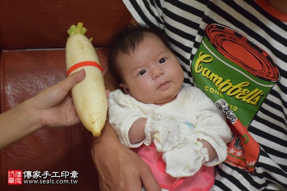 剃胎毛、滿月剃頭、嬰兒剃頭、嬰兒理髮、嬰兒剃髮、嬰兒剃胎毛、嬰兒滿月剃頭、寶寶剃頭、剃胎毛儀式、剃胎毛吉祥話、滿月剃頭儀式、滿月剃頭吉祥話、寶寶剃胎毛、寶寶滿月剃頭理髮、 新北市新莊地區剃胎毛、新北市新莊地區滿月剃頭、新北市新莊地區嬰兒剃頭剃胎毛、新北市新莊地區嬰兒理髮、新北市嬰兒剃髮、李寶寶(新北新莊區到府嬰兒寶寶滿月剃頭理髮、免費到府嬰兒剃胎毛儀式吉祥話)。到府剃頭剃胎毛主持、專業拍照、DVD光碟、證書。★購買「臍帶章、肚臍章、胎毛筆刷印章」贈送：剃頭、收涎、抓周，三選一。2017.09.04照片13