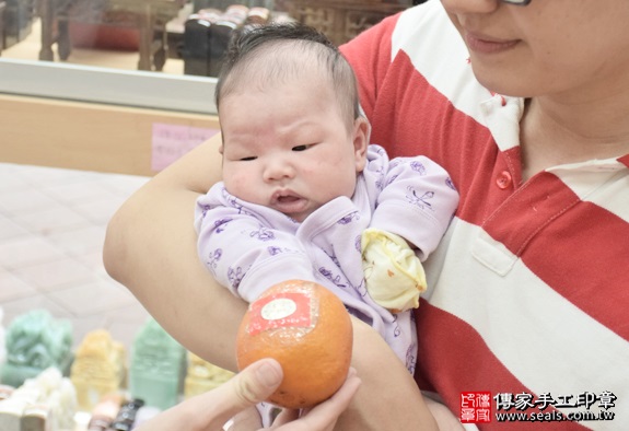 剃胎毛、滿月剃頭、嬰兒剃頭、嬰兒理髮、嬰兒剃髮、嬰兒剃胎毛、嬰兒滿月剃頭、寶寶剃頭、剃胎毛儀式、剃胎毛吉祥話、滿月剃頭儀式、滿月剃頭吉祥話、寶寶剃胎毛、寶寶滿月剃頭理髮、新北永和區剃胎毛、新北永和區滿月剃頭、新北永和區嬰兒剃頭剃胎毛、新北永和區嬰兒理髮、新北永和區嬰兒剃髮、王寶寶(新北永和區嬰兒寶寶滿月剃頭理髮、免費嬰兒剃胎毛儀式吉祥話)。中國風會場，爸媽寶貝免費穿「日中韓」古裝禮服。專業拍照、DVD光碟、證書。★購買「臍帶章、肚臍章、胎毛筆刷印章」贈送：剃頭、收涎、抓周，三選一。2016.05.14  照片8