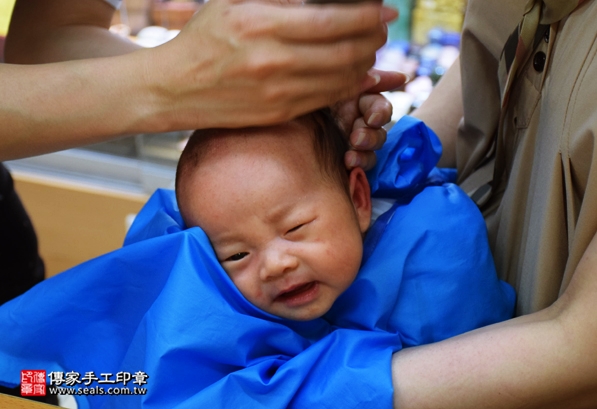 剃胎毛、滿月剃頭、嬰兒剃頭、嬰兒理髮、嬰兒剃髮、嬰兒剃胎毛、嬰兒滿月剃頭、寶寶剃頭、剃胎毛儀式、剃胎毛吉祥話、滿月剃頭儀式、滿月剃頭吉祥話、寶寶剃胎毛、寶寶滿月剃頭理髮、新北永和區剃胎毛、新北永和區滿月剃頭、新北永和區嬰兒剃頭剃胎毛、新北永和區嬰兒理髮、新北永和區嬰兒剃髮、陳寶寶(新北永和區嬰兒寶寶滿月剃頭理髮、免費嬰兒剃胎毛儀式吉祥話)。中國風會場，爸媽寶貝免費穿「日中韓」古裝禮服。專業拍照、DVD光碟、證書。★購買「臍帶章、肚臍章、胎毛筆刷印章」贈送：剃頭、收涎、抓周，三選一。2016.05.15  照片19