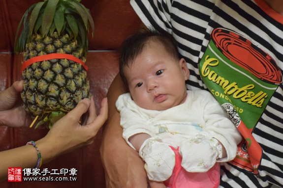 剃胎毛、滿月剃頭、嬰兒剃頭、嬰兒理髮、嬰兒剃髮、嬰兒剃胎毛、嬰兒滿月剃頭、寶寶剃頭、剃胎毛儀式、剃胎毛吉祥話、滿月剃頭儀式、滿月剃頭吉祥話、寶寶剃胎毛、寶寶滿月剃頭理髮、 新北市新莊地區剃胎毛、新北市新莊地區滿月剃頭、新北市新莊地區嬰兒剃頭剃胎毛、新北市新莊地區嬰兒理髮、新北市嬰兒剃髮、李寶寶(新北新莊區到府嬰兒寶寶滿月剃頭理髮、免費到府嬰兒剃胎毛儀式吉祥話)。到府剃頭剃胎毛主持、專業拍照、DVD光碟、證書。★購買「臍帶章、肚臍章、胎毛筆刷印章」贈送：剃頭、收涎、抓周，三選一。2017.09.04照片14