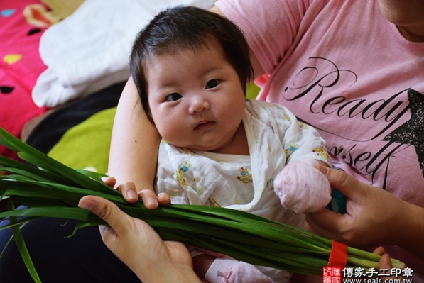 剃胎毛、滿月剃頭、嬰兒剃頭、嬰兒理髮、嬰兒剃髮、嬰兒剃胎毛、嬰兒滿月剃頭、寶寶剃頭、剃胎毛儀式、剃胎毛吉祥話、滿月剃頭儀式、滿月剃頭吉祥話、寶寶剃胎毛、寶寶滿月剃頭理髮、 台中北區剃胎毛、台中北區滿月剃頭、 台中北區嬰兒剃頭剃胎毛、台中北區嬰兒理髮、台中北區嬰兒剃髮、李寶寶(台中北區到府嬰兒寶寶滿月剃頭理髮、免費到府嬰兒剃胎毛儀式吉祥話)。到府剃頭剃胎毛主持、專業拍照、DVD光碟、證書。★購買「臍帶章、肚臍章、胎毛筆刷印章」贈送：剃頭、收涎、抓周，三選一。2016.04.26  照片8