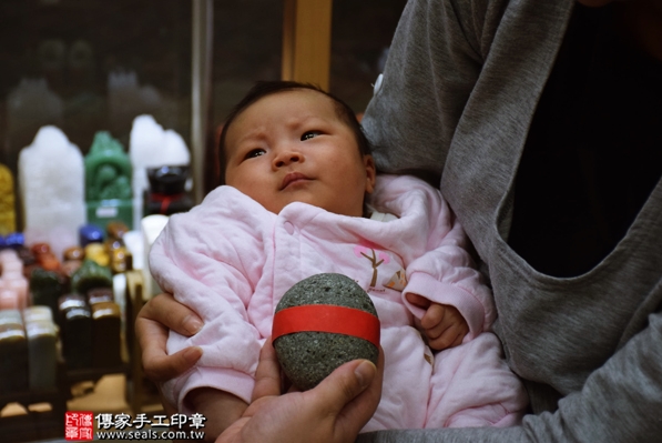 剃胎毛、滿月剃頭、嬰兒剃頭、嬰兒理髮、嬰兒剃髮、嬰兒剃胎毛、嬰兒滿月剃頭、寶寶剃頭、剃胎毛儀式、剃胎毛吉祥話、滿月剃頭儀式、滿月剃頭吉祥話、寶寶剃胎毛、寶寶滿月剃頭理髮、新北永和區剃胎毛、新北永和區滿月剃頭、新北永和區嬰兒剃頭剃胎毛、新北永和區嬰兒理髮、新北永和區嬰兒剃髮、鄭寶寶(新北永和區嬰兒寶寶滿月剃頭理髮、免費嬰兒剃胎毛儀式吉祥話)。中國風會場，爸媽寶貝免費穿「日中韓」古裝禮服。專業拍照、DVD光碟、證書。★購買「臍帶章、肚臍章、胎毛筆刷印章」贈送：剃頭、收涎、抓周，三選一。2016.04.11  照片5