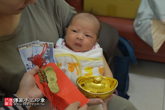 剃胎毛、滿月剃頭、嬰兒剃頭、嬰兒理髮、嬰兒剃髮、嬰兒剃胎毛、嬰兒滿月剃頭、寶寶剃頭、剃胎毛儀式、剃胎毛吉祥話、滿月剃頭儀式、滿月剃頭吉祥話、寶寶剃胎毛、寶寶滿月剃頭理髮、 新竹縣湖口地區剃胎毛、新竹縣湖口地區滿月剃頭、新竹縣湖口地區嬰兒剃頭剃胎毛、新竹縣湖口地區嬰兒理髮新竹縣嬰兒剃髮、林寶寶(新竹湖口鄉到府嬰兒寶寶滿月剃頭理髮、免費到府嬰兒剃胎毛儀式吉祥話)。到府剃頭剃胎毛主持、專業拍照、DVD光碟、證書。★購買「臍帶章、肚臍章、胎毛筆刷印章」贈送：剃頭、收涎、抓周，三選一。2017.12.22照片15