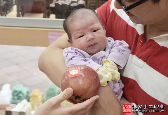 剃胎毛、滿月剃頭、嬰兒剃頭、嬰兒理髮、嬰兒剃髮、嬰兒剃胎毛、嬰兒滿月剃頭、寶寶剃頭、剃胎毛儀式、剃胎毛吉祥話、滿月剃頭儀式、滿月剃頭吉祥話、寶寶剃胎毛、寶寶滿月剃頭理髮、新北永和區剃胎毛、新北永和區滿月剃頭、新北永和區嬰兒剃頭剃胎毛、新北永和區嬰兒理髮、新北永和區嬰兒剃髮、王寶寶(新北永和區嬰兒寶寶滿月剃頭理髮、免費嬰兒剃胎毛儀式吉祥話)。中國風會場，爸媽寶貝免費穿「日中韓」古裝禮服。專業拍照、DVD光碟、證書。★購買「臍帶章、肚臍章、胎毛筆刷印章」贈送：剃頭、收涎、抓周，三選一。2016.05.14  照片9