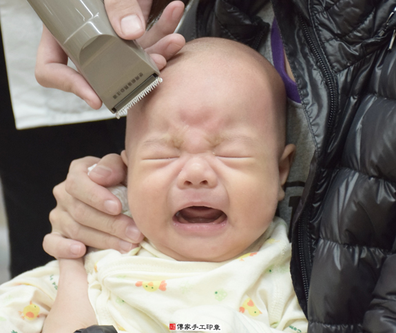 郭寶寶(新北永和區嬰兒寶寶滿月剃頭理髮、免費嬰兒剃胎毛儀式吉祥話)。中國風會場，爸媽寶貝免費穿「日中韓」古裝禮服。專業拍照、DVD光碟、證書。★購買「臍帶章、肚臍章、胎毛筆刷印章」贈送：剃頭、收涎、抓周，三選一。 2015.12.06 照片18