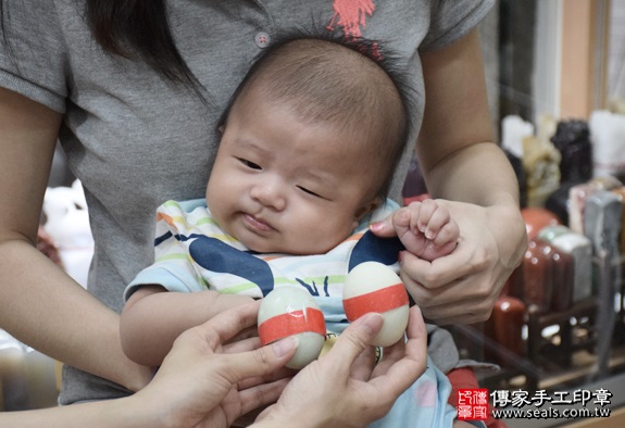 剃胎毛、滿月剃頭、嬰兒剃頭、嬰兒理髮、嬰兒剃髮、嬰兒剃胎毛、嬰兒滿月剃頭、寶寶剃頭、剃胎毛儀式、剃胎毛吉祥話、滿月剃頭儀式、滿月剃頭吉祥話、寶寶剃胎毛、寶寶滿月剃頭理髮、新北永和區剃胎毛、新北永和區滿月剃頭、新北永和區嬰兒剃頭剃胎毛、新北永和區嬰兒理髮、新北永和區嬰兒剃髮、張寶寶(新北永和區嬰兒寶寶滿月剃頭理髮、免費嬰兒剃胎毛儀式吉祥話)。中國風會場，爸媽寶貝免費穿「日中韓」古裝禮服。專業拍照、DVD光碟、證書。★購買「臍帶章、肚臍章、胎毛筆刷印章」贈送：剃頭、收涎、抓周，三選一。2016.05.21  照片4