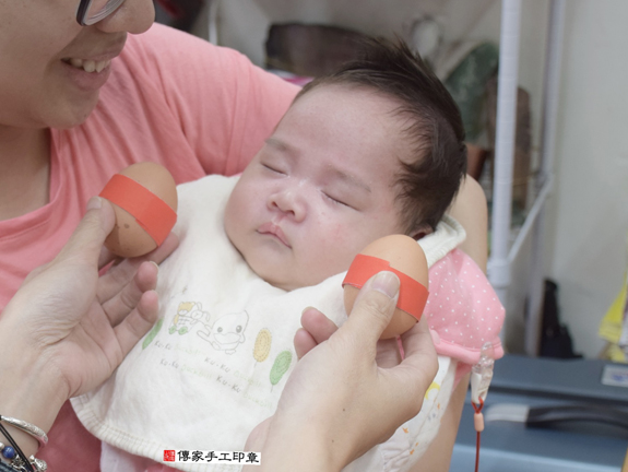 剃胎毛、滿月剃頭、嬰兒剃頭、嬰兒理髮、嬰兒剃髮、嬰兒剃胎毛、嬰兒滿月剃頭、寶寶剃頭、剃胎毛儀式、剃胎毛吉祥話、滿月剃頭儀式、滿月剃頭吉祥話、寶寶剃胎毛、寶寶滿月剃頭理髮、 新北永和區剃胎毛、新北永和區滿月剃頭、新北永和區嬰兒剃頭剃胎毛、新北永和區嬰兒理髮、新北永和區嬰兒剃髮、 郭寶寶(新北永和區嬰兒寶寶滿月剃頭理髮、免費嬰兒剃胎毛儀式吉祥話)。中國風會場，爸媽寶貝免費穿「日中韓」古裝禮服。專業拍照、DVD光碟、證書。★購買「臍帶章、肚臍章、胎毛筆刷印章」贈送：剃頭、收涎、抓周，三選一。2015.12.10 照片3
