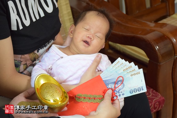 剃胎毛、滿月剃頭、嬰兒剃頭、嬰兒理髮、嬰兒剃髮、嬰兒剃胎毛、嬰兒滿月剃頭、寶寶剃頭、剃胎毛儀式、剃胎毛吉祥話、滿月剃頭儀式、滿月剃頭吉祥話、寶寶剃胎毛、寶寶滿月剃頭理髮、 新北市淡水地區剃胎毛、新北市淡水地區滿月剃頭、新北市淡水地區嬰兒剃頭剃胎毛、新北市淡水地區嬰兒理髮、新北市嬰兒剃髮、許寶寶(新北淡水區到府嬰兒寶寶滿月剃頭理髮、免費到府嬰兒剃胎毛儀式吉祥話)。到府剃頭剃胎毛主持、專業拍照、DVD光碟、證書。★購買「臍帶章、肚臍章、胎毛筆刷印章」贈送：剃頭、收涎、抓周，三選一。2017.11.21照片15