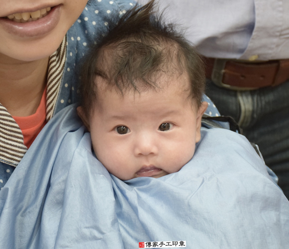 劉寶寶(新北永和區嬰兒寶寶滿月剃頭理髮、免費嬰兒剃胎毛儀式吉祥話)。中國風會場，爸媽寶貝免費穿「日中韓」古裝禮服。專業拍照、DVD光碟、證書。★購買「臍帶章、肚臍章、胎毛筆刷印章」贈送：剃頭、收涎、抓周，三選一。 2015.11.26 照片15