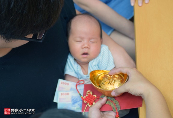 剃胎毛、滿月剃頭、嬰兒剃頭、嬰兒理髮、嬰兒剃髮、嬰兒剃胎毛、嬰兒滿月剃頭、寶寶剃頭、剃胎毛儀式、剃胎毛吉祥話、滿月剃頭儀式、滿月剃頭吉祥話、寶寶剃胎毛、寶寶滿月剃頭理髮、 台中北區剃胎毛、台中北區滿月剃頭、 台中北區嬰兒剃頭剃胎毛、台中北區嬰兒理髮、台中北區嬰兒剃髮、蔡寶寶(台中北區到府嬰兒寶寶滿月剃頭理髮、免費到府嬰兒剃胎毛儀式吉祥話)。到府剃頭剃胎毛主持、專業拍照、DVD光碟、證書。★購買「臍帶章、肚臍章、胎毛筆刷印章」贈送：剃頭、收涎、抓周，三選一。2016.06.03  照片12