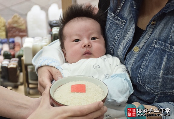 剃胎毛、滿月剃頭、嬰兒剃頭、嬰兒理髮、嬰兒剃髮、嬰兒剃胎毛、嬰兒滿月剃頭、寶寶剃頭、剃胎毛儀式、剃胎毛吉祥話、滿月剃頭儀式、滿月剃頭吉祥話、寶寶剃胎毛、寶寶滿月剃頭理髮、新北永和區剃胎毛、新北永和區滿月剃頭、新北永和區嬰兒剃頭剃胎毛、新北永和區嬰兒理髮、新北永和區嬰兒剃髮、小蘿蔔(新北永和區嬰兒寶寶滿月剃頭理髮、免費嬰兒剃胎毛儀式吉祥話)。中國風會場，爸媽寶貝免費穿「日中韓」古裝禮服。專業拍照、DVD光碟、證書。★購買「臍帶章、肚臍章、胎毛筆刷印章」贈送：剃頭、收涎、抓周，三選一。2016.05.14  照片6