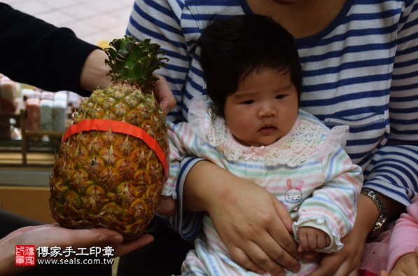 剃胎毛、滿月剃頭、嬰兒剃頭、嬰兒理髮、嬰兒剃髮、嬰兒剃胎毛、嬰兒滿月剃頭、寶寶剃頭、剃胎毛儀式、剃胎毛吉祥話、滿月剃頭儀式、滿月剃頭吉祥話、寶寶剃胎毛、寶寶滿月剃頭理髮、新北永和區剃胎毛、新北永和區滿月剃頭、新北永和區嬰兒剃頭剃胎毛、新北永和區嬰兒理髮、新北永和區嬰兒剃髮、朱寶寶(新北永和區嬰兒寶寶滿月剃頭理髮、免費嬰兒剃胎毛儀式吉祥話)。中國風會場，爸媽寶貝免費穿「日中韓」古裝禮服。專業拍照、DVD光碟、證書。★購買「臍帶章、肚臍章、胎毛筆刷印章」贈送：剃頭、收涎、抓周，三選一。2016.02.28 照片15