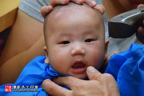 剃胎毛、滿月剃頭、嬰兒剃頭、嬰兒理髮、嬰兒剃髮、嬰兒剃胎毛、嬰兒滿月剃頭、寶寶剃頭、剃胎毛儀式、剃胎毛吉祥話、滿月剃頭儀式、滿月剃頭吉祥話、寶寶剃胎毛、寶寶滿月剃頭理髮、新竹香山區剃胎毛、新竹香山區滿月剃頭、新竹香山區嬰兒剃頭剃胎毛、新竹香山區嬰兒理髮、新竹香山區嬰兒剃髮、吳寶寶(新竹香山區嬰兒寶寶滿月剃頭理髮、免費嬰兒剃胎毛儀式吉祥話)。中國風會場，爸媽寶貝免費穿「日中韓」古裝禮服。專業拍照、DVD光碟、證書。★購買「臍帶章、肚臍章、胎毛筆刷印章」贈送：剃頭、收涎、抓周，三選一。2016.09.23  照片19