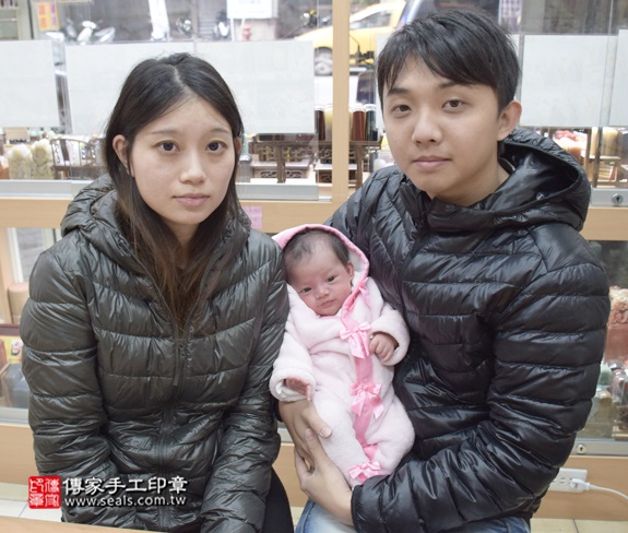 剃胎毛、滿月剃頭、嬰兒剃頭、嬰兒理髮、嬰兒剃髮、嬰兒剃胎毛、嬰兒滿月剃頭、寶寶剃頭、剃胎毛儀式、剃胎毛吉祥話、滿月剃頭儀式、滿月剃頭吉祥話、寶寶剃胎毛、寶寶滿月剃頭理髮、新北永和區剃胎毛、新北永和區滿月剃頭、新北永和區嬰兒剃頭剃胎毛、新北永和區嬰兒理髮、新北永和區嬰兒剃髮、林寶寶(新北永和區嬰兒寶寶滿月剃頭理髮、免費嬰兒剃胎毛儀式吉祥話)。中國風會場，爸媽寶貝免費穿「日中韓」古裝禮服。專業拍照、DVD光碟、證書。★購買「臍帶章、肚臍章、胎毛筆刷印章」贈送：剃頭、收涎、抓周，三選一。2016.01.12 照片2
