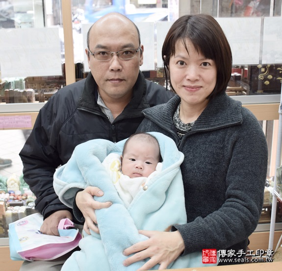 剃胎毛、滿月剃頭、嬰兒剃頭、嬰兒理髮、嬰兒剃髮、嬰兒剃胎毛、嬰兒滿月剃頭、寶寶剃頭、剃胎毛儀式、剃胎毛吉祥話、滿月剃頭儀式、滿月剃頭吉祥話、寶寶剃胎毛、寶寶滿月剃頭理髮、新北永和區剃胎毛、新北永和區滿月剃頭、新北永和區嬰兒剃頭剃胎毛、新北永和區嬰兒理髮、新北永和區嬰兒剃髮、周寶寶(新北永和區嬰兒寶寶滿月剃頭理髮、免費嬰兒剃胎毛儀式吉祥話)。中國風會場，爸媽寶貝免費穿「日中韓」古裝禮服。專業拍照、DVD光碟、證書。★購買「臍帶章、肚臍章、胎毛筆刷印章」贈送：剃頭、收涎、抓周，三選一。2015.12.19 照片2