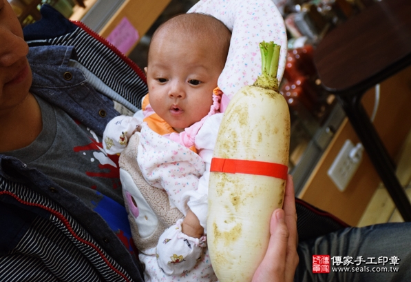 剃胎毛、滿月剃頭、嬰兒剃頭、嬰兒理髮、嬰兒剃髮、嬰兒剃胎毛、嬰兒滿月剃頭、寶寶剃頭、剃胎毛儀式、剃胎毛吉祥話、滿月剃頭儀式、滿月剃頭吉祥話、寶寶剃胎毛、寶寶滿月剃頭理髮、新北永和區剃胎毛、新北永和區滿月剃頭、新北永和區嬰兒剃頭剃胎毛、新北永和區嬰兒理髮、新北永和區嬰兒剃髮、陳寶寶(新北永和區嬰兒寶寶滿月剃頭理髮、免費嬰兒剃胎毛儀式吉祥話)。中國風會場，爸媽寶貝免費穿「日中韓」古裝禮服。專業拍照、DVD光碟、證書。★購買「臍帶章、肚臍章、胎毛筆刷印章」贈送：剃頭、收涎、抓周，三選一。2016.03.27  照片13