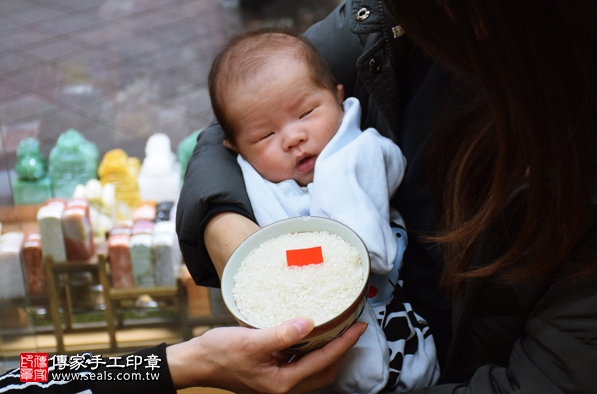 剃胎毛、滿月剃頭、嬰兒剃頭、嬰兒理髮、嬰兒剃髮、嬰兒剃胎毛、嬰兒滿月剃頭、寶寶剃頭、剃胎毛儀式、剃胎毛吉祥話、滿月剃頭儀式、滿月剃頭吉祥話、寶寶剃胎毛、寶寶滿月剃頭理髮、新北永和區剃胎毛、新北永和區滿月剃頭、新北永和區嬰兒剃頭剃胎毛、新北永和區嬰兒理髮、新北永和區嬰兒剃髮、游寶寶(新北永和區嬰兒寶寶滿月剃頭理髮、免費嬰兒剃胎毛儀式吉祥話)。中國風會場，爸媽寶貝免費穿「日中韓」古裝禮服。專業拍照、DVD光碟、證書。★購買「臍帶章、肚臍章、胎毛筆刷印章」贈送：剃頭、收涎、抓周，三選一。2016.02.21 照片6