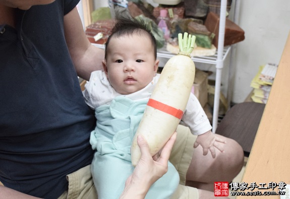 剃胎毛、滿月剃頭、嬰兒剃頭、嬰兒理髮、嬰兒剃髮、嬰兒剃胎毛、嬰兒滿月剃頭、寶寶剃頭、剃胎毛儀式、剃胎毛吉祥話、滿月剃頭儀式、滿月剃頭吉祥話、寶寶剃胎毛、寶寶滿月剃頭理髮、新北永和區剃胎毛、新北永和區滿月剃頭、新北永和區嬰兒剃頭剃胎毛、新北永和區嬰兒理髮、新北永和區嬰兒剃髮、林寶寶(新北永和區嬰兒寶寶滿月剃頭理髮、免費嬰兒剃胎毛儀式吉祥話)。中國風會場，爸媽寶貝免費穿「日中韓」古裝禮服。專業拍照、DVD光碟、證書。★購買「臍帶章、肚臍章、胎毛筆刷印章」贈送：剃頭、收涎、抓周，三選一。2016.04.09  照片11