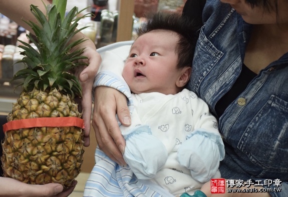 剃胎毛、滿月剃頭、嬰兒剃頭、嬰兒理髮、嬰兒剃髮、嬰兒剃胎毛、嬰兒滿月剃頭、寶寶剃頭、剃胎毛儀式、剃胎毛吉祥話、滿月剃頭儀式、滿月剃頭吉祥話、寶寶剃胎毛、寶寶滿月剃頭理髮、新北永和區剃胎毛、新北永和區滿月剃頭、新北永和區嬰兒剃頭剃胎毛、新北永和區嬰兒理髮、新北永和區嬰兒剃髮、小蘿蔔(新北永和區嬰兒寶寶滿月剃頭理髮、免費嬰兒剃胎毛儀式吉祥話)。中國風會場，爸媽寶貝免費穿「日中韓」古裝禮服。專業拍照、DVD光碟、證書。★購買「臍帶章、肚臍章、胎毛筆刷印章」贈送：剃頭、收涎、抓周，三選一。2016.05.14  照片10