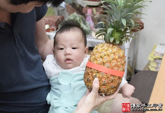 剃胎毛、滿月剃頭、嬰兒剃頭、嬰兒理髮、嬰兒剃髮、嬰兒剃胎毛、嬰兒滿月剃頭、寶寶剃頭、剃胎毛儀式、剃胎毛吉祥話、滿月剃頭儀式、滿月剃頭吉祥話、寶寶剃胎毛、寶寶滿月剃頭理髮、新北永和區剃胎毛、新北永和區滿月剃頭、新北永和區嬰兒剃頭剃胎毛、新北永和區嬰兒理髮、新北永和區嬰兒剃髮、林寶寶(新北永和區嬰兒寶寶滿月剃頭理髮、免費嬰兒剃胎毛儀式吉祥話)。中國風會場，爸媽寶貝免費穿「日中韓」古裝禮服。專業拍照、DVD光碟、證書。★購買「臍帶章、肚臍章、胎毛筆刷印章」贈送：剃頭、收涎、抓周，三選一。2016.04.09  照片12